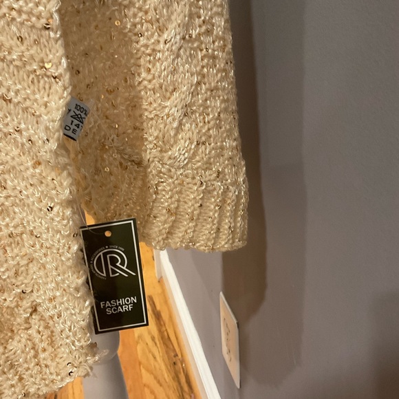 Sweater - Picture 6 of 8